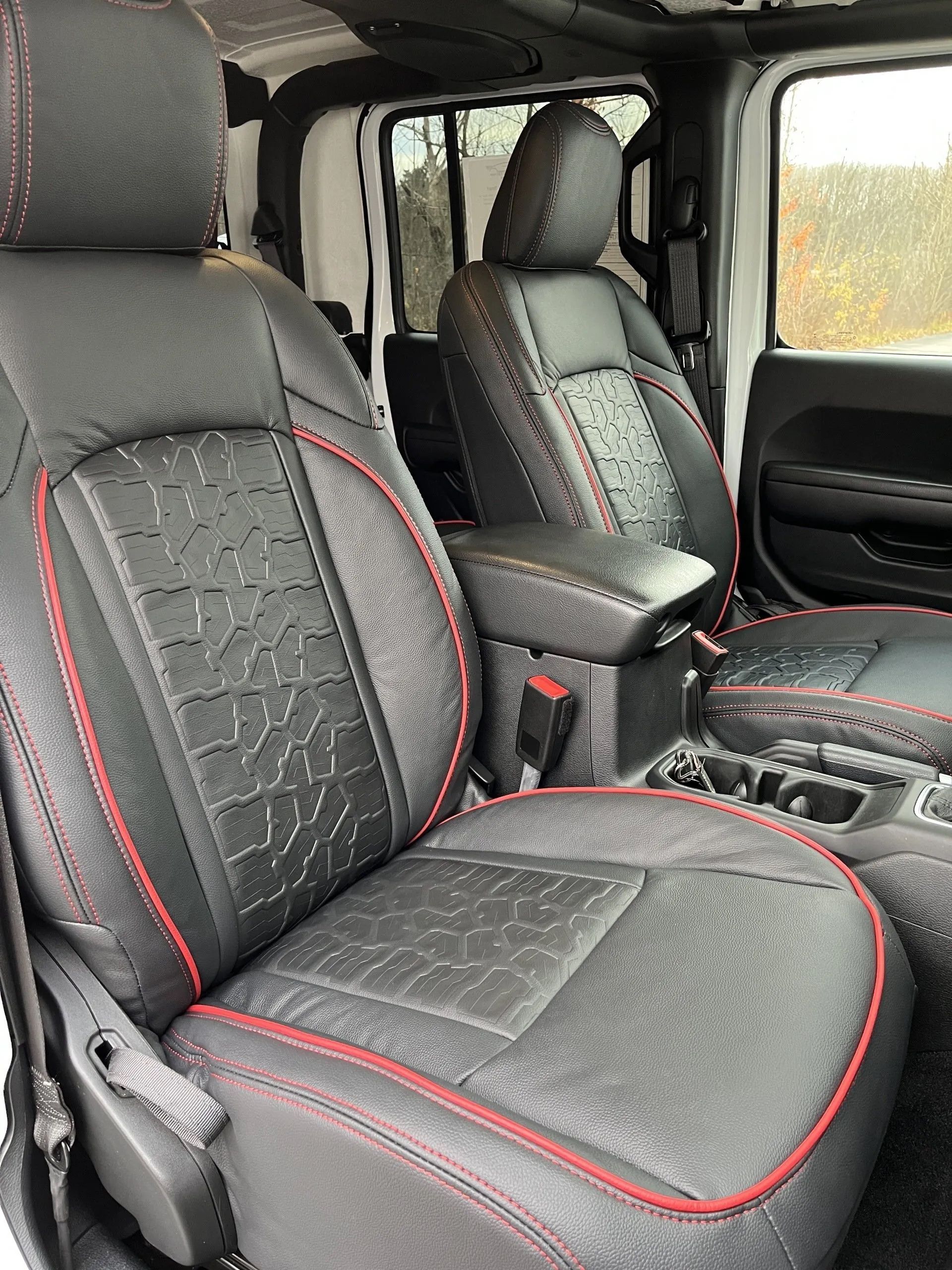 The front seats of a jeep wrangler are black and red