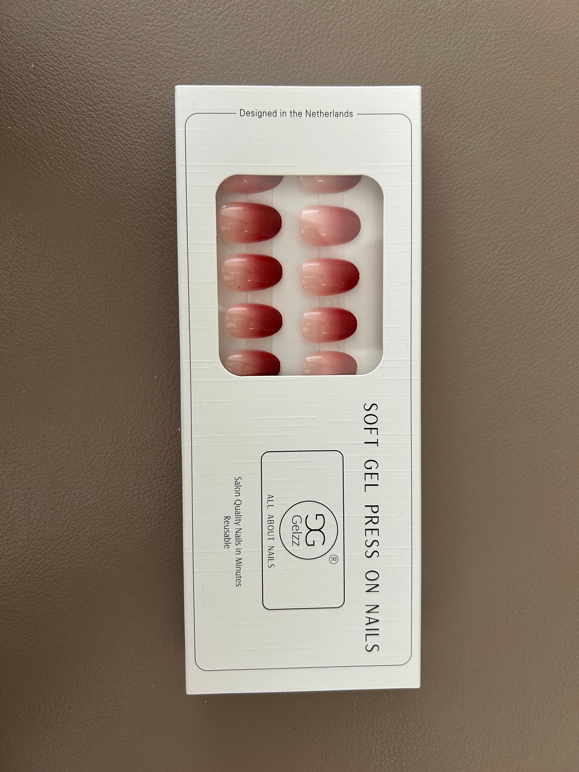 Gelzz soft gel press on nails kleur On Grace Blush (49) donker roze nude tint
