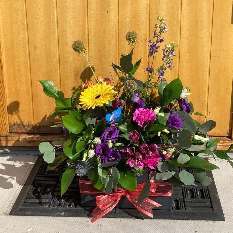 A natural beautiful hatbox flower gift. Florist is Rachel's Country Flowers in Edderton, near Dornoch and Tain in the Scottish Highlands
