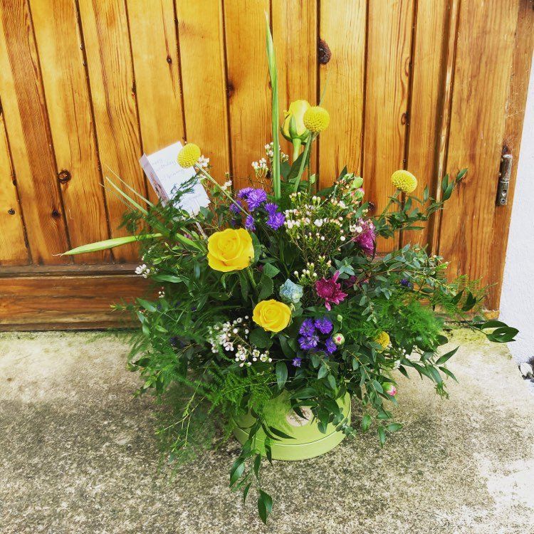 A natural beautiful hatbox flower gift. Florist is Rachel's Country Flowers in Edderton, near Dornoch and Tain in the Scottish Highlands