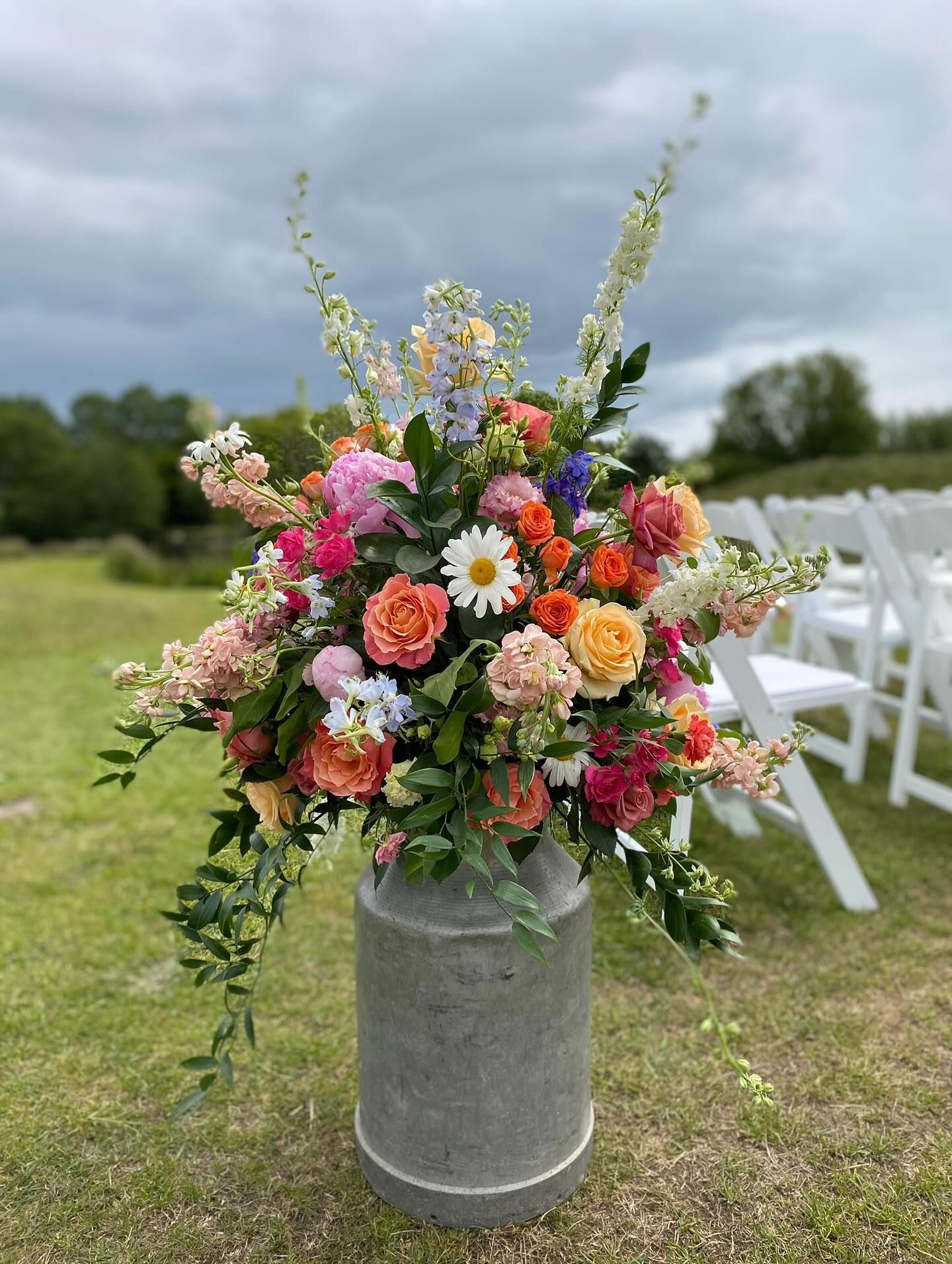Wedding Florist in Edderton, Ross-Shire in the Scottish Highlands. Bespoke bridal bouquets, bridesmaids bouquets, buttonholes, wedding  hair flowers, wedding venue flowers, church flowers, flower wands, wedding ceremony flowers, guest table flowers and top table flowers.  Tain, Fearn, Balintore, Seaboard Villages, Portmahomack, Inverness, Dingwall, Dornoch, Rosehall, Ardgay, Bonar Bridge, Skibo