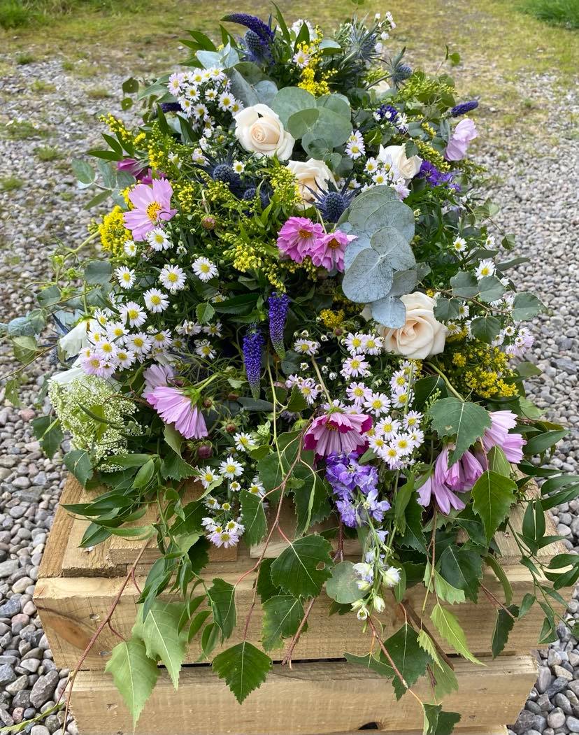 Beautiful natural eco funeral flowers created by  Rachel's Country flowers who is a specialist funeral florist situated in the Scottish Highlands. Covering Edderton, Tain, Seaboard Villages, Balintore, Hilton, Fearn, Portmahomack, Invergordon, Alness, Dornoch, Golspie, Ardgay, Lairg. Natural bespoke casket sprays, sheafs and wreaths