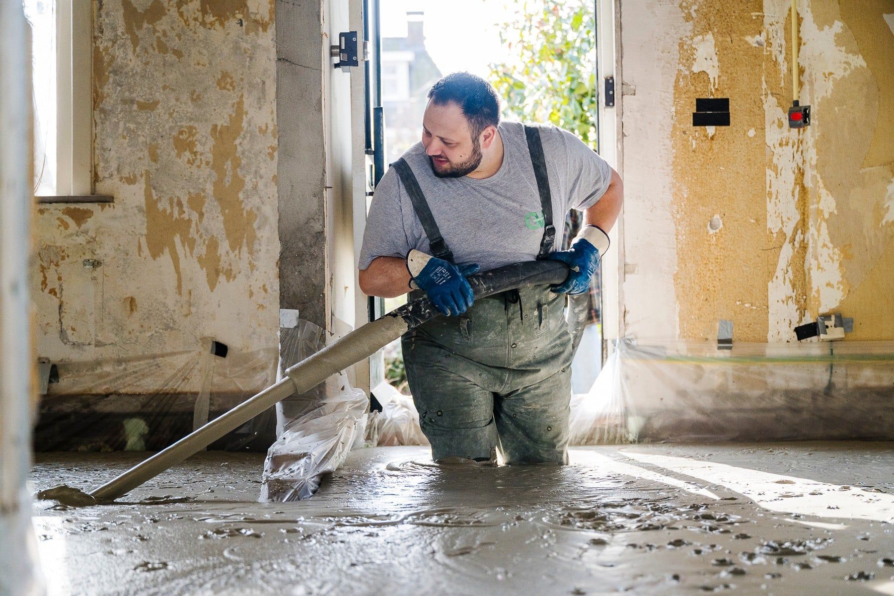 schuimbetonvloer wordt gestort door GVA