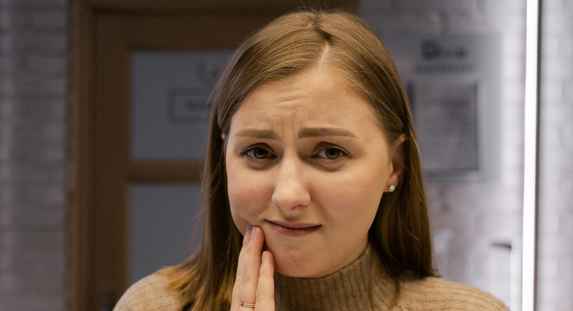 woman with sensitive teeth