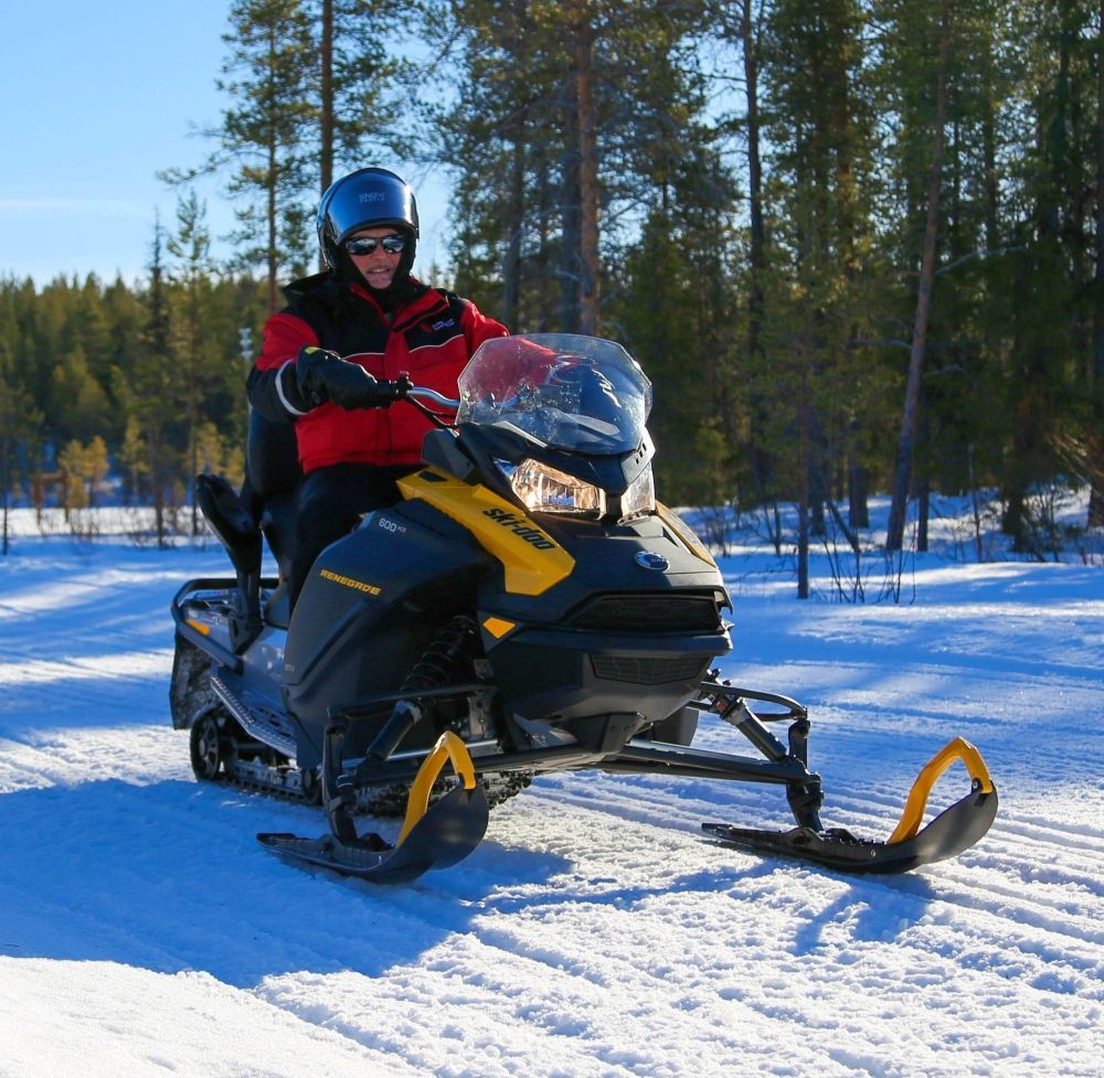 Wilderness snowmobile safari in Levi