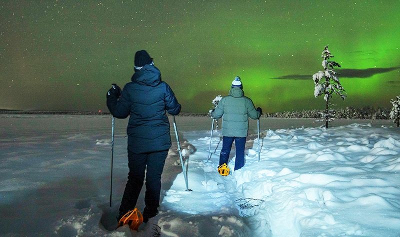 Northern Light evening snowshoeing tour levi