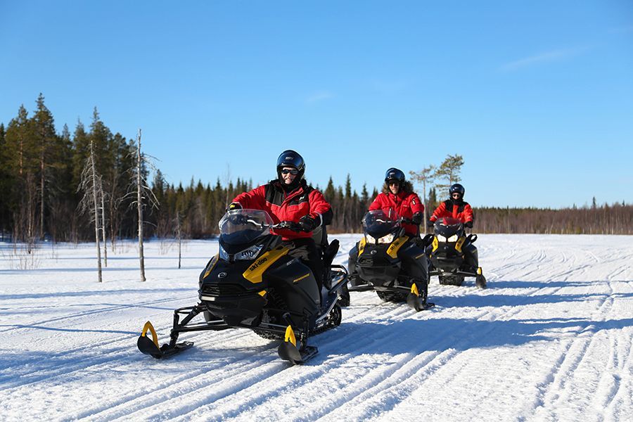 Wilderness snowmobile safari in Levi