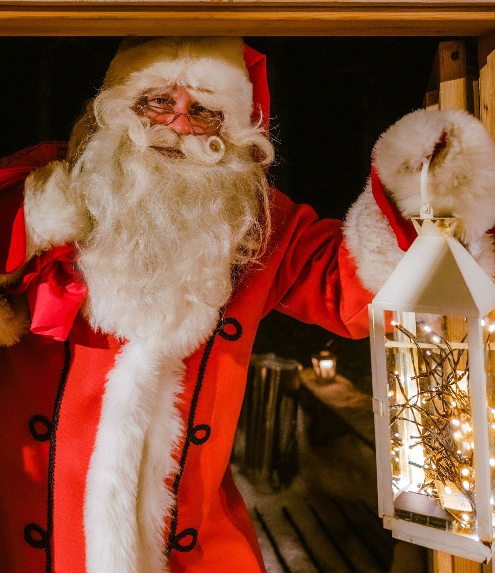 Santa Claus & Missis Claus in a secret hideaway, Levi ®