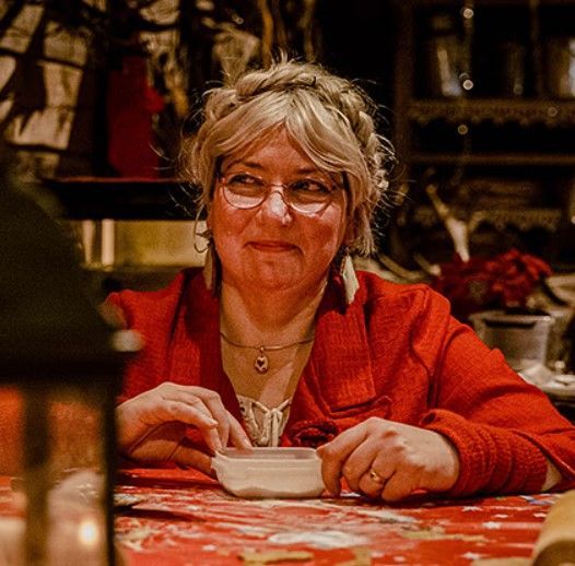 Missis Claus in a secret hideaway Levi