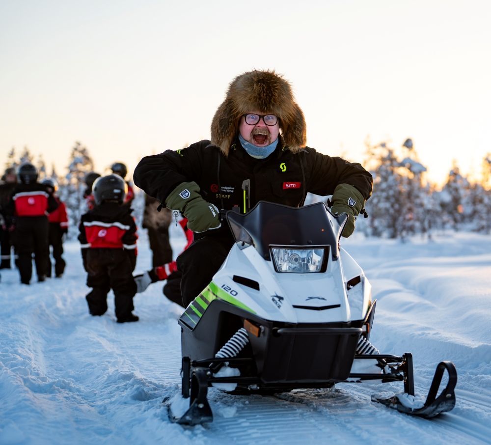 Kids snowmobiles in Levi