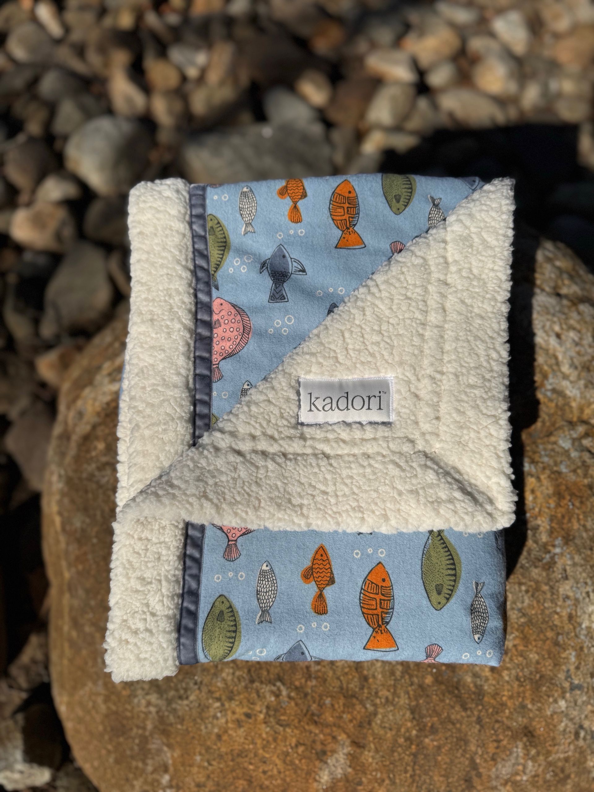 kadori sherpa baby blanket with printed colorful fish material
