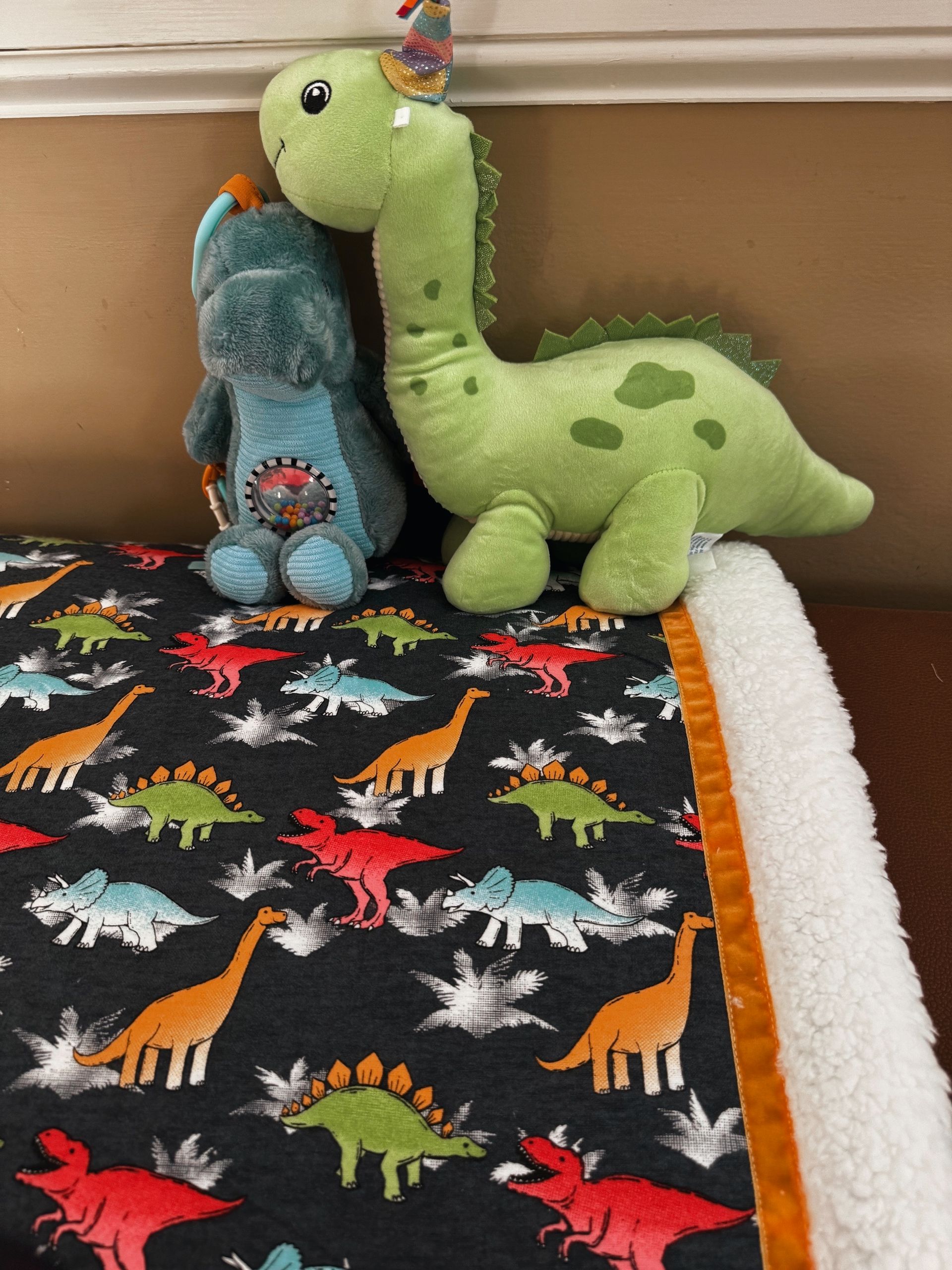kadori sherpa baby blanket with  dinosaur printed material