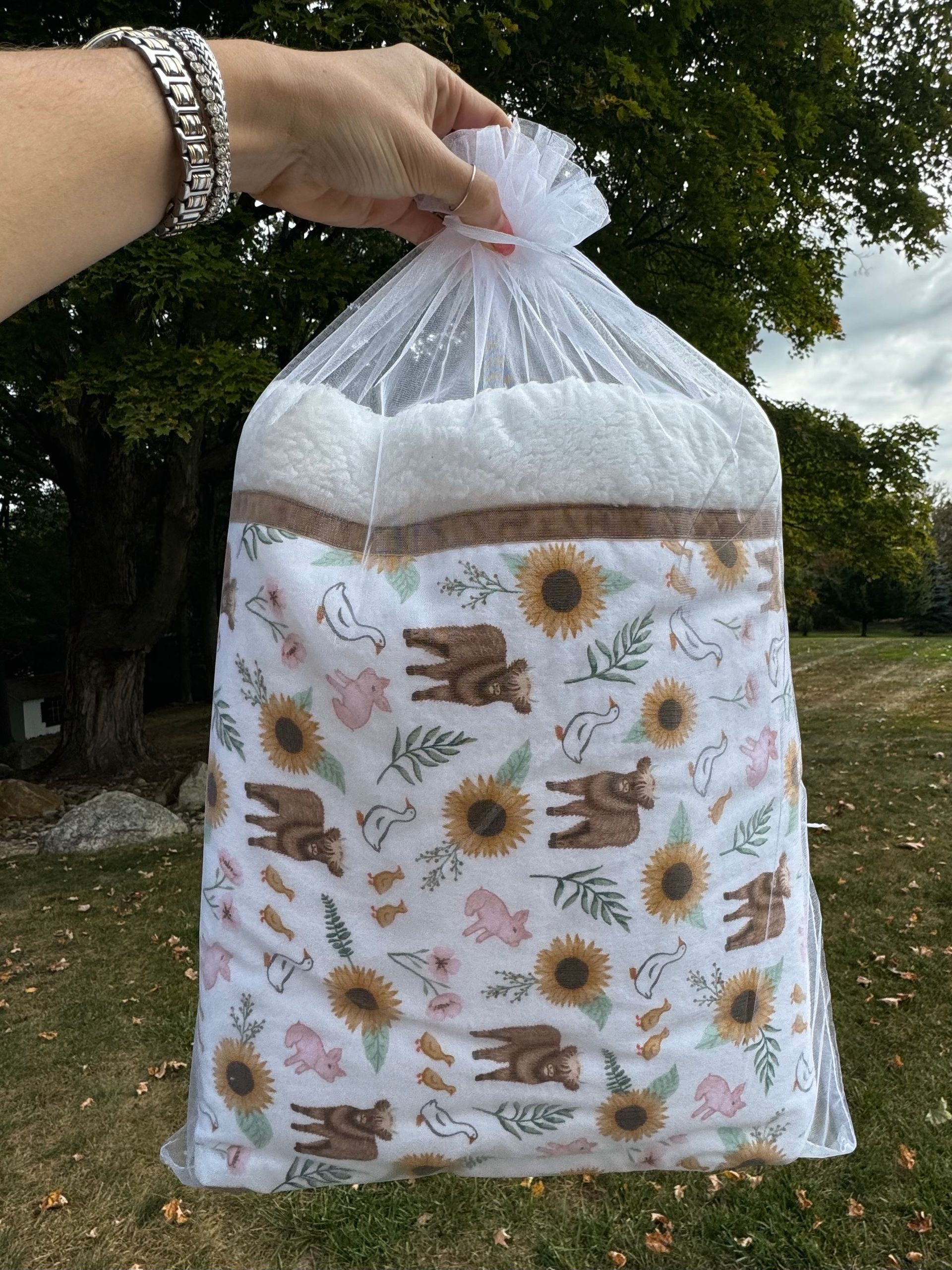 kadori sherpa baby blanket with  pig and flower printed material