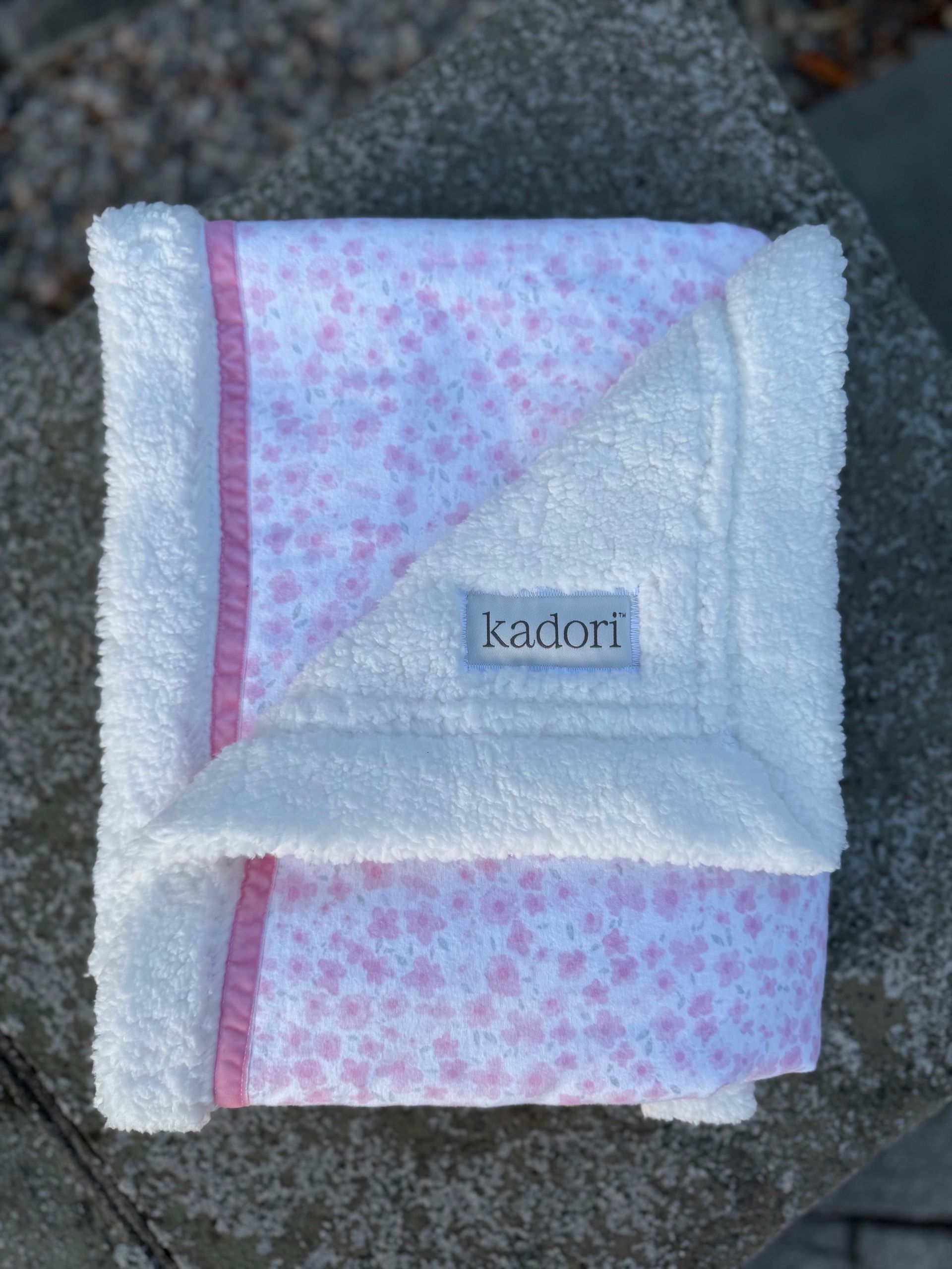 kadori sherpa baby blanket with pink flower printed material