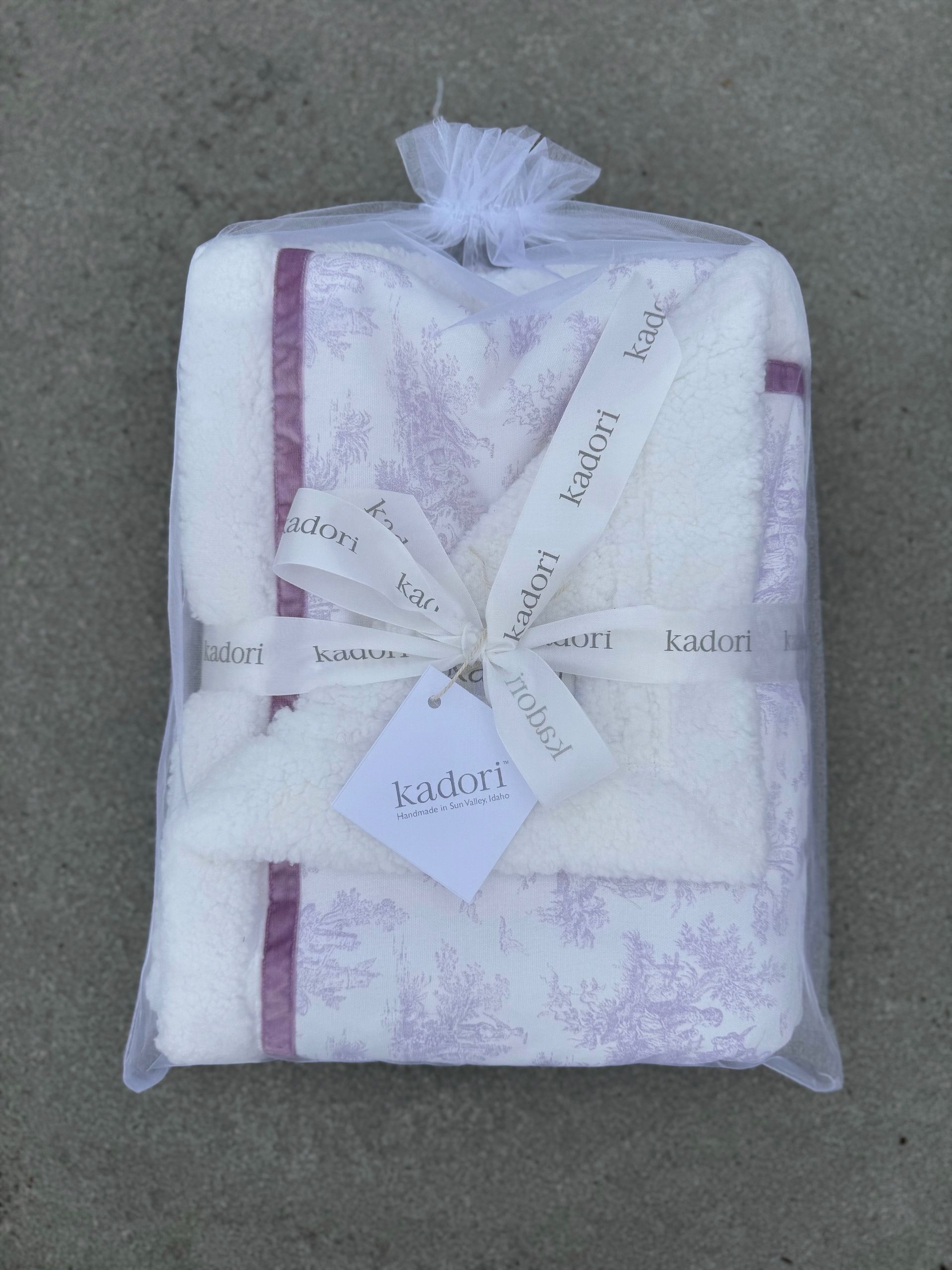 kadori sherpa baby blanket with printed lilac toile material