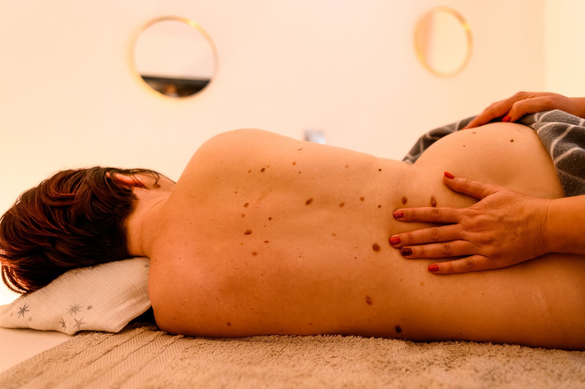 maux de la grossesse soulager par le massage ou toucher bienveillant 
