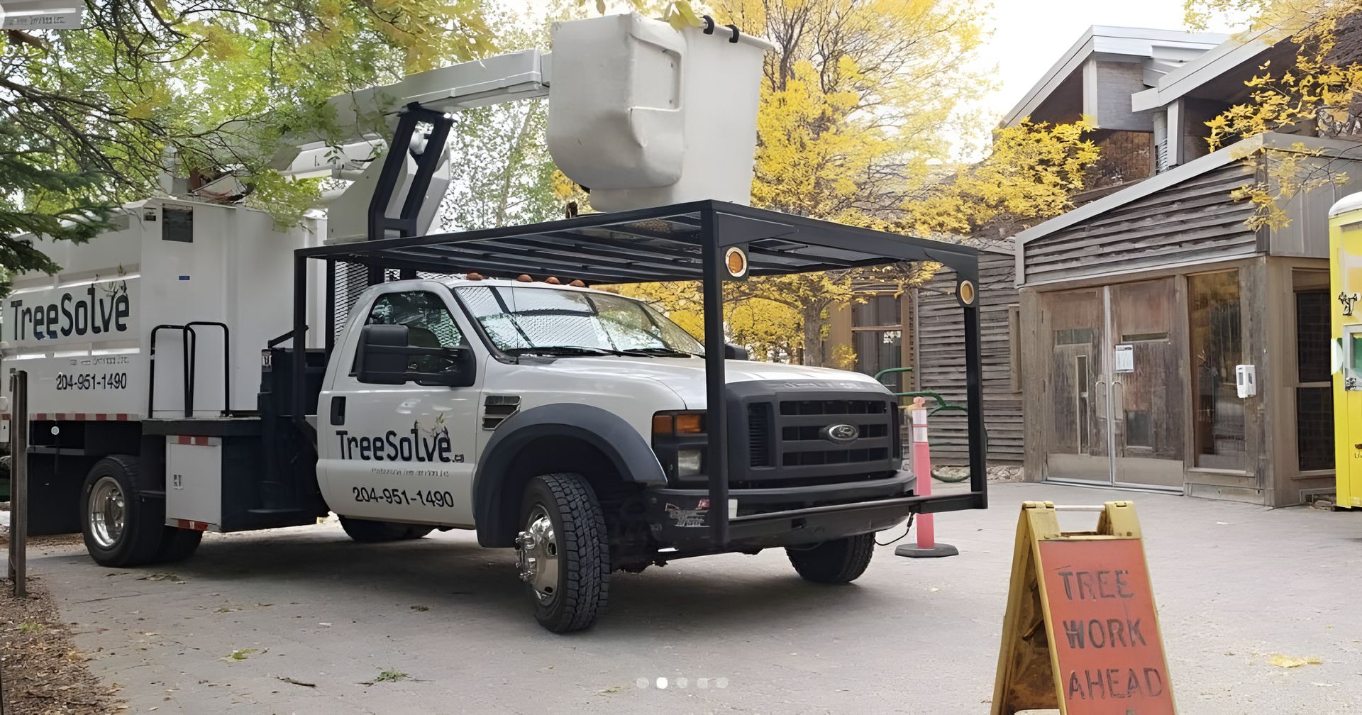 TreeSolve Bucket Truck 