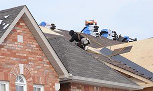 Roofer-working-on-a-roofs