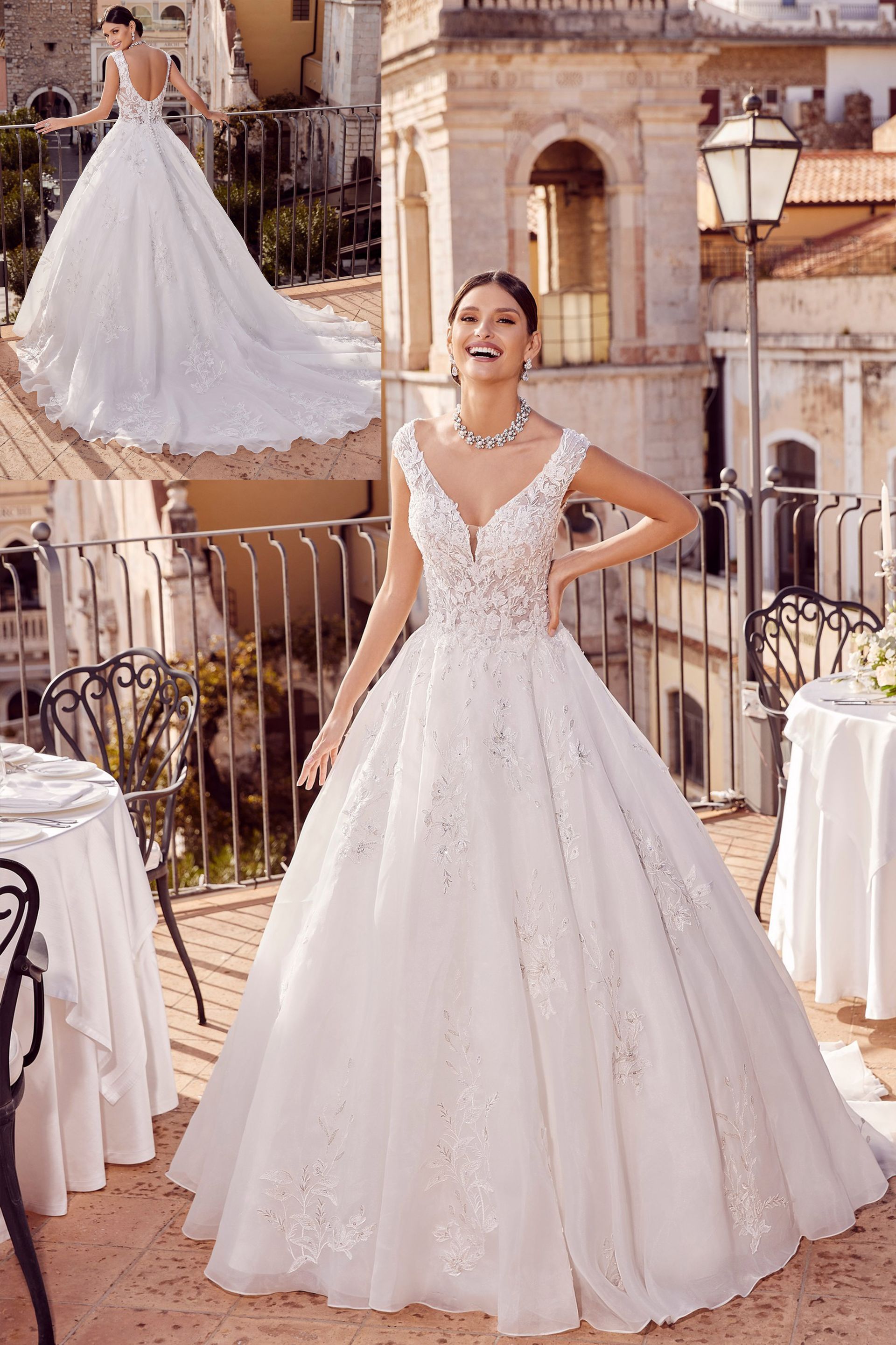 Una donna in abito da sposa bianco è in piedi su un balcone.