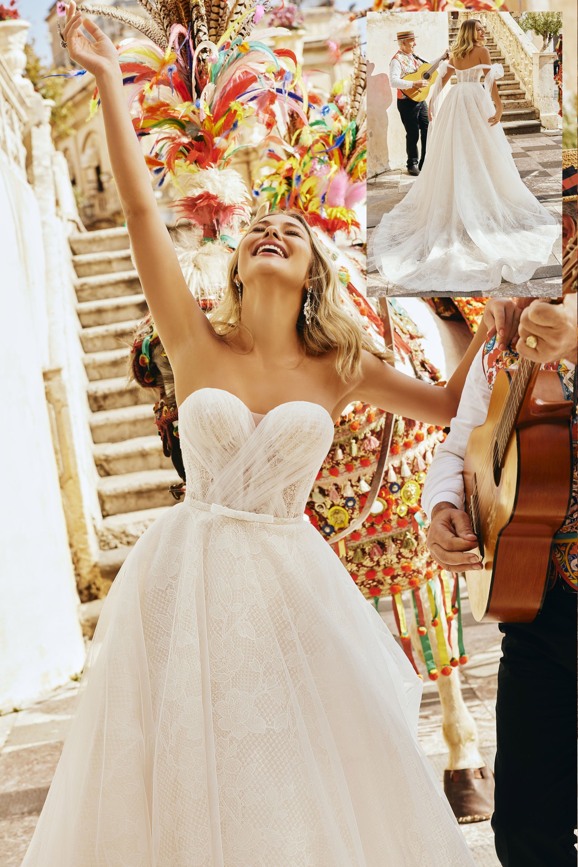 Una donna in abito da sposa è in piedi accanto a un uomo che suona la chitarra.