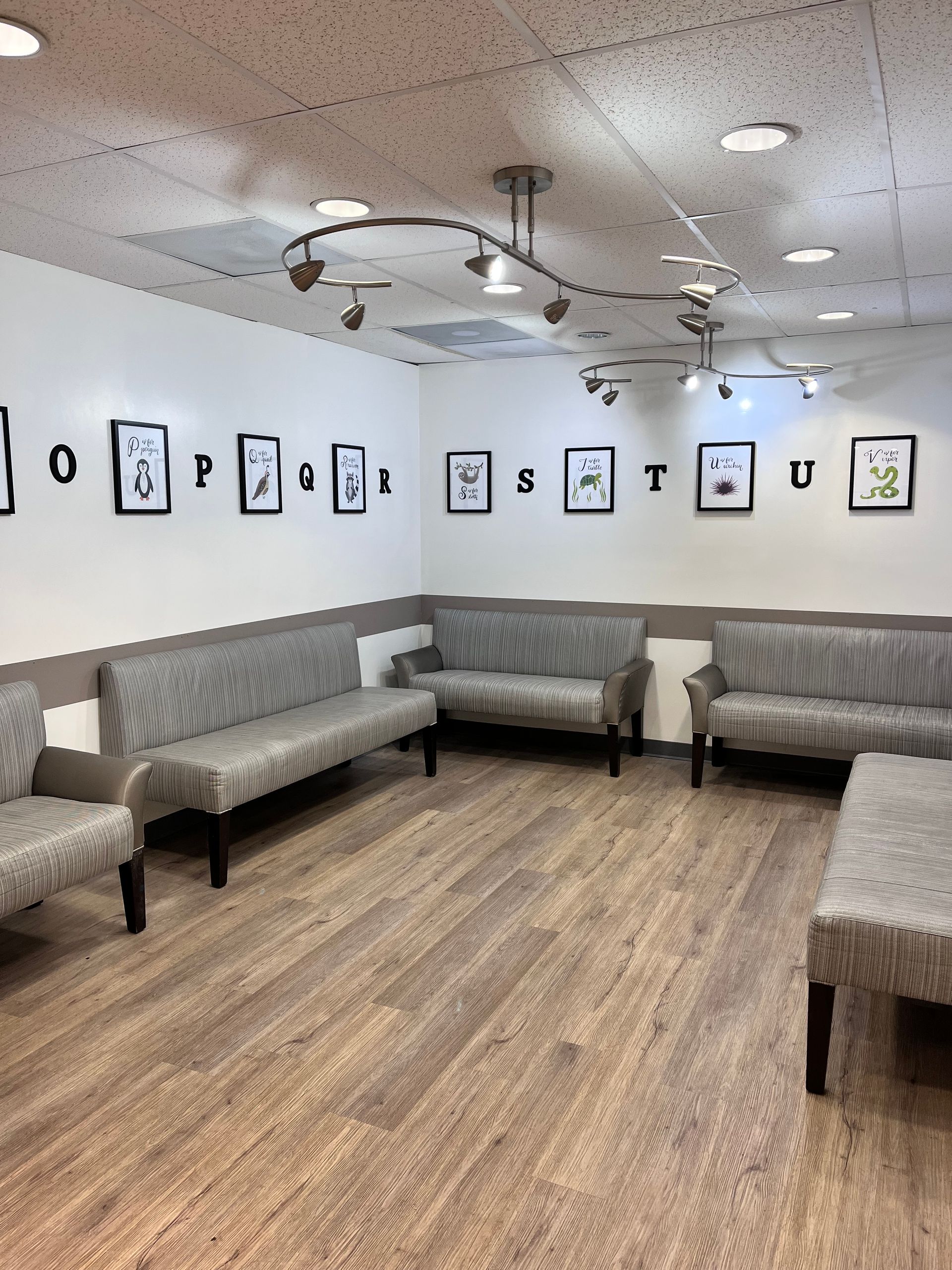 A waiting room with a lot of couch and chairs
