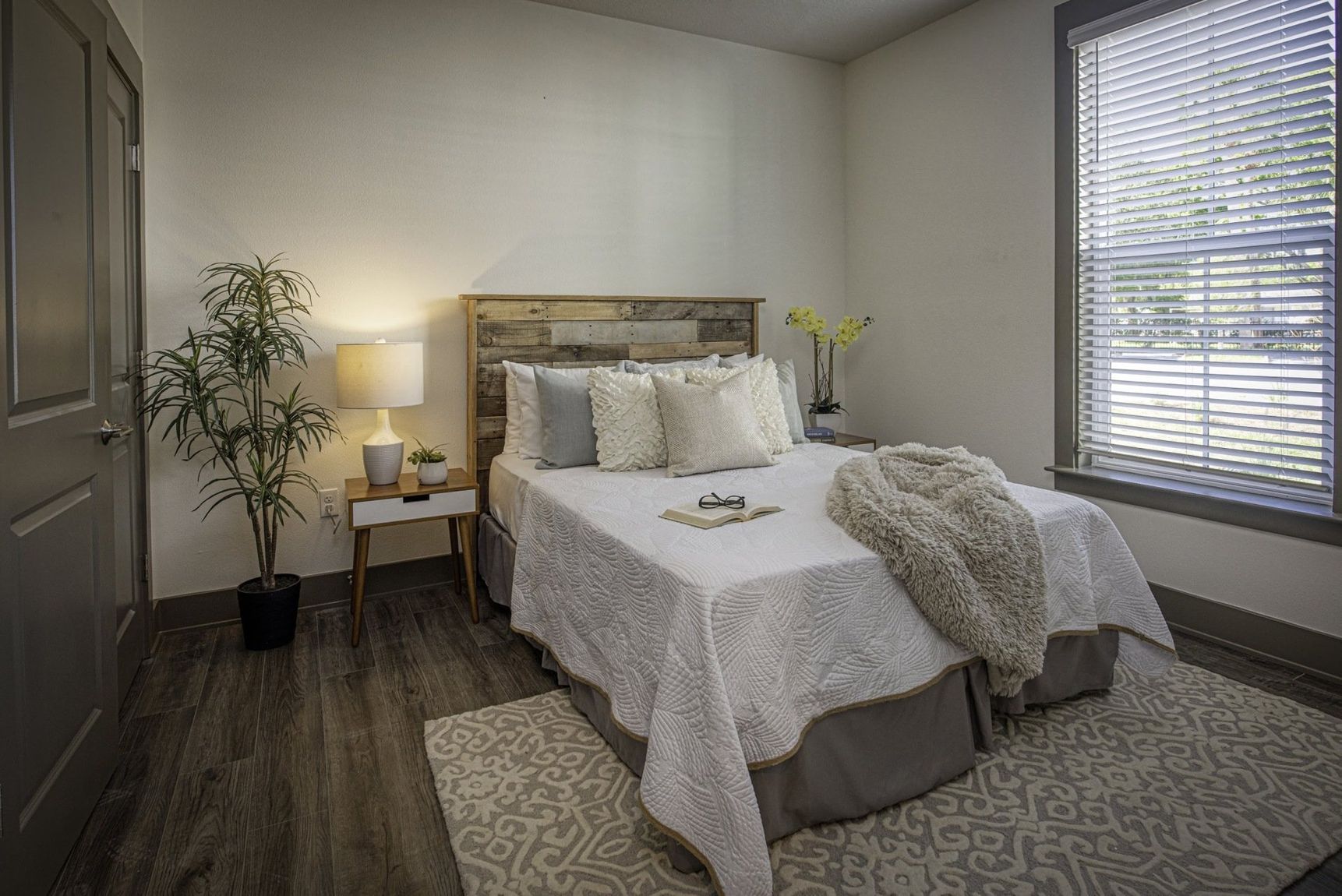 The Central on Orange Lake Apartments - Bedroom