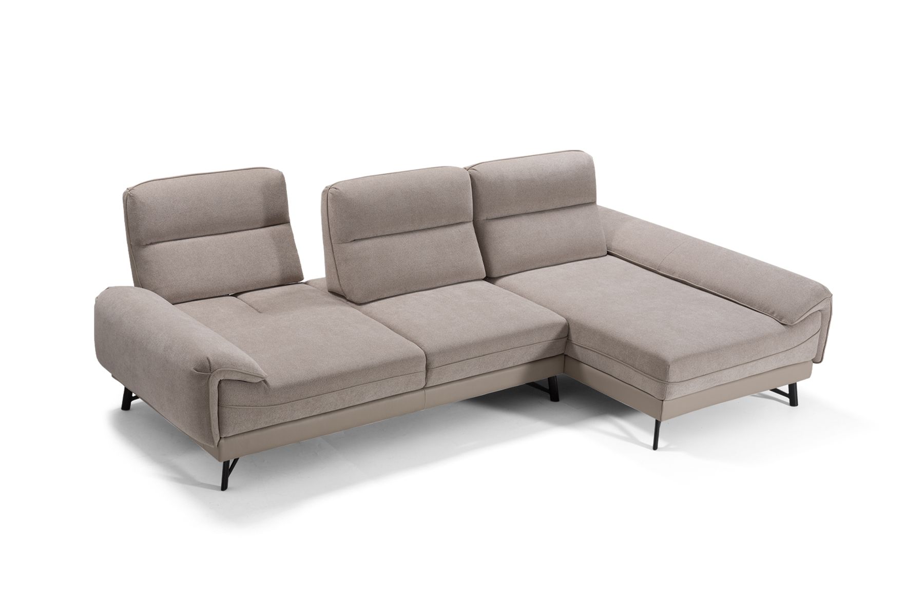 Divano componibile beige con poggiatesta regolabili, su sfondo bianco.