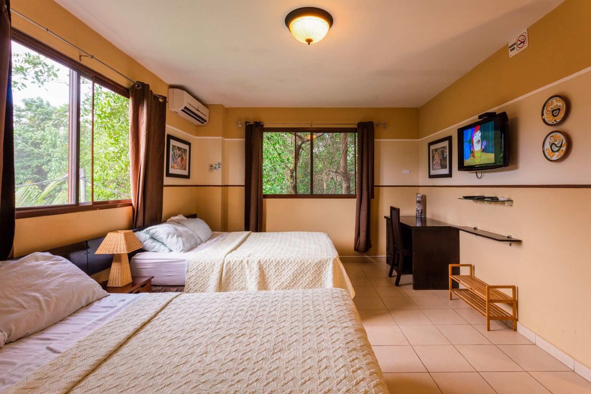 Manglar Lodge  offers the four cozy and clean rooms, 