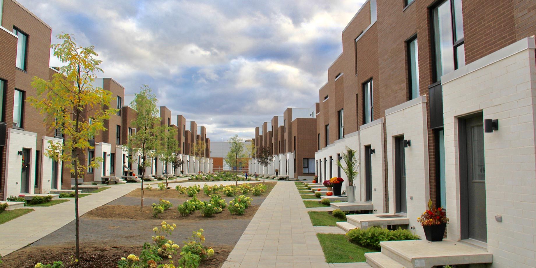 A row of houses lined up next to each other in a residential area.