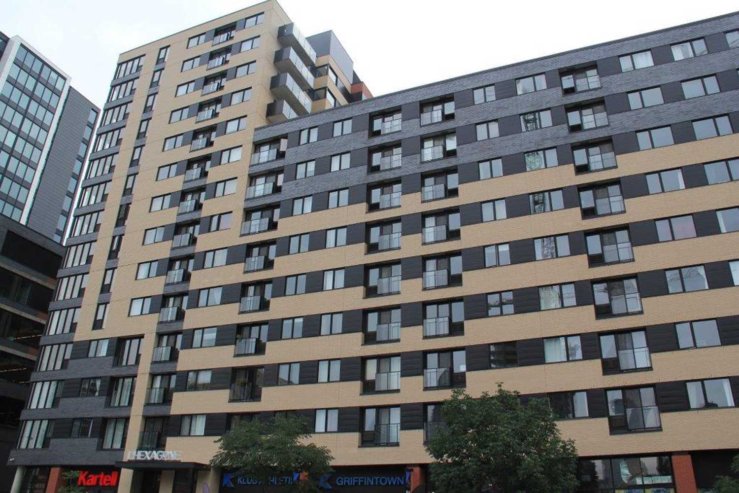 A very tall building with a lot of windows