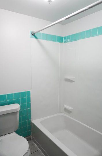 Continental Apartments - Bathtub 02