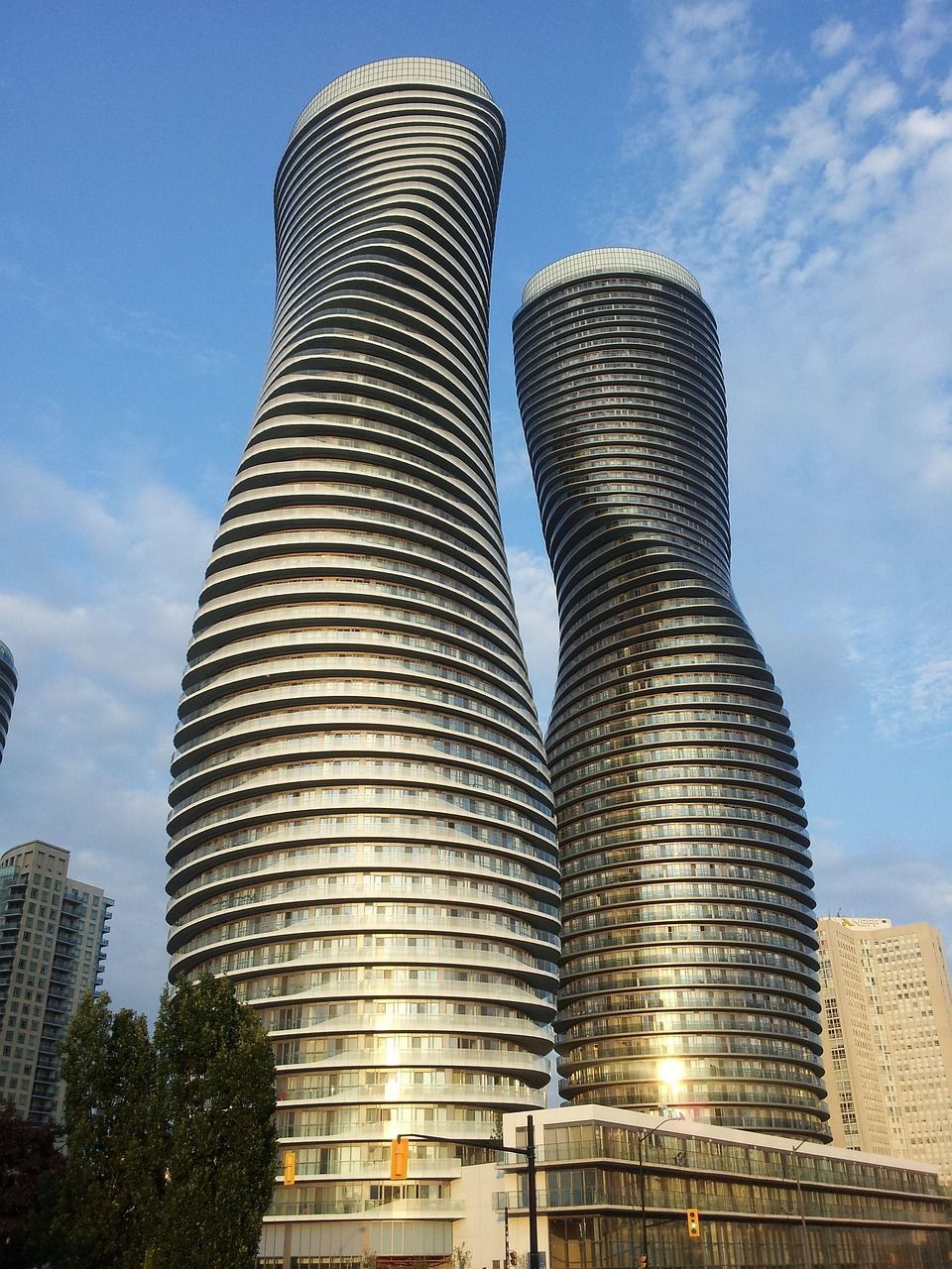 marilyn monroe mississauga condos