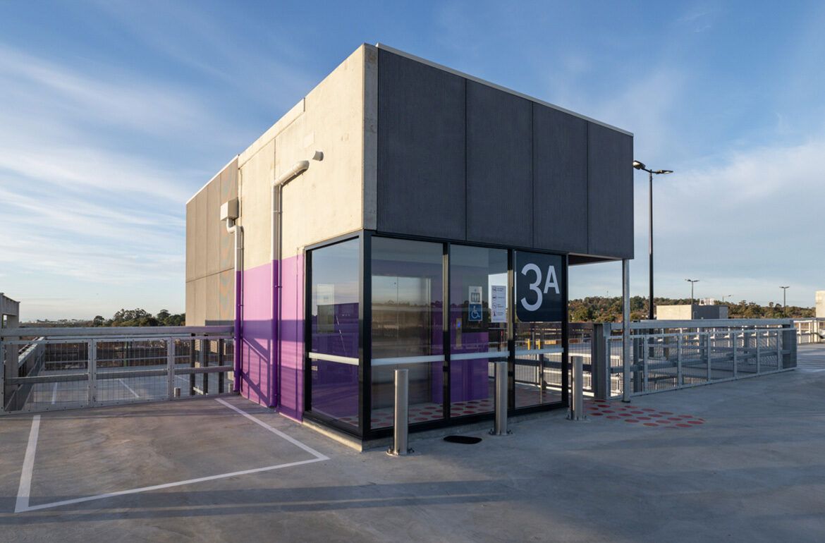 A small building with a sign that says 3a on it.