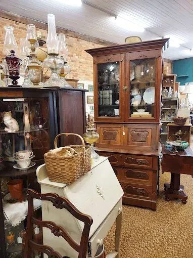 A room filled with lots of antique furniture and lamps.