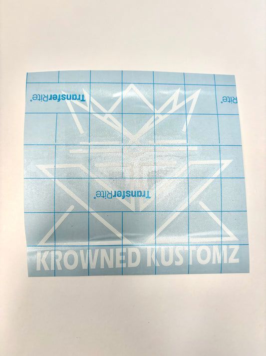 A piece of paper that says crowned customz on it