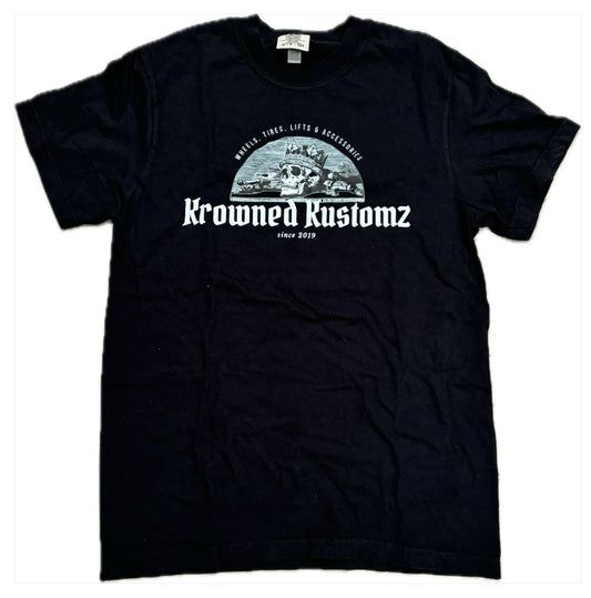 A black t-shirt that says crowned kustomz on it