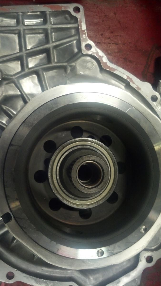 A close up of a gearbox with a bearing in it | Autotrends