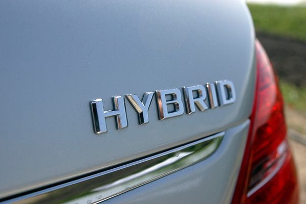 The word hybrid is on the back of a car | Autotrends