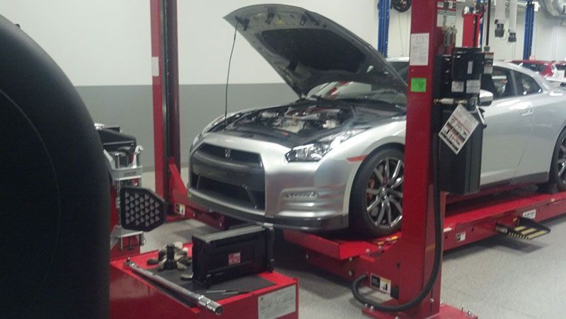 Car in garage | Autotrends