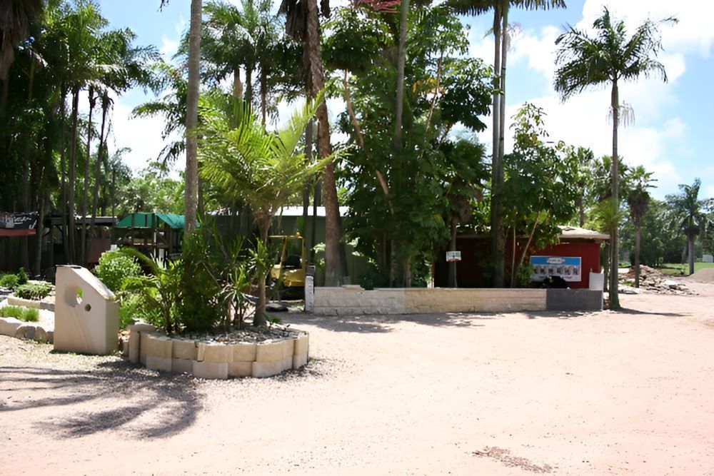 A Parking Lot With Palm Trees And A Sign That Says 'motel' On It — T&G Sand and Gravel In Sippy Downs, QLD