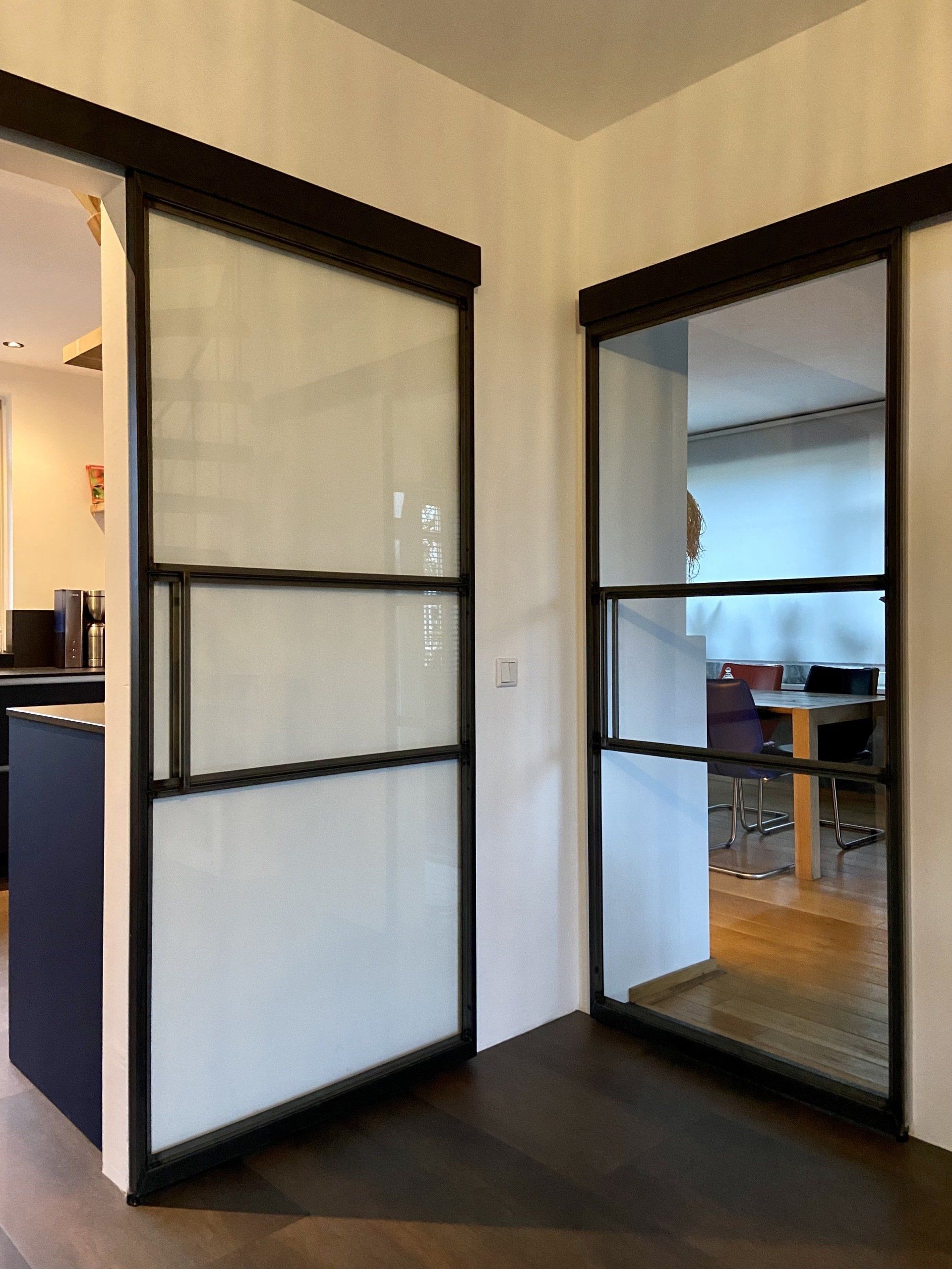 Unieke stalen schuifdeur