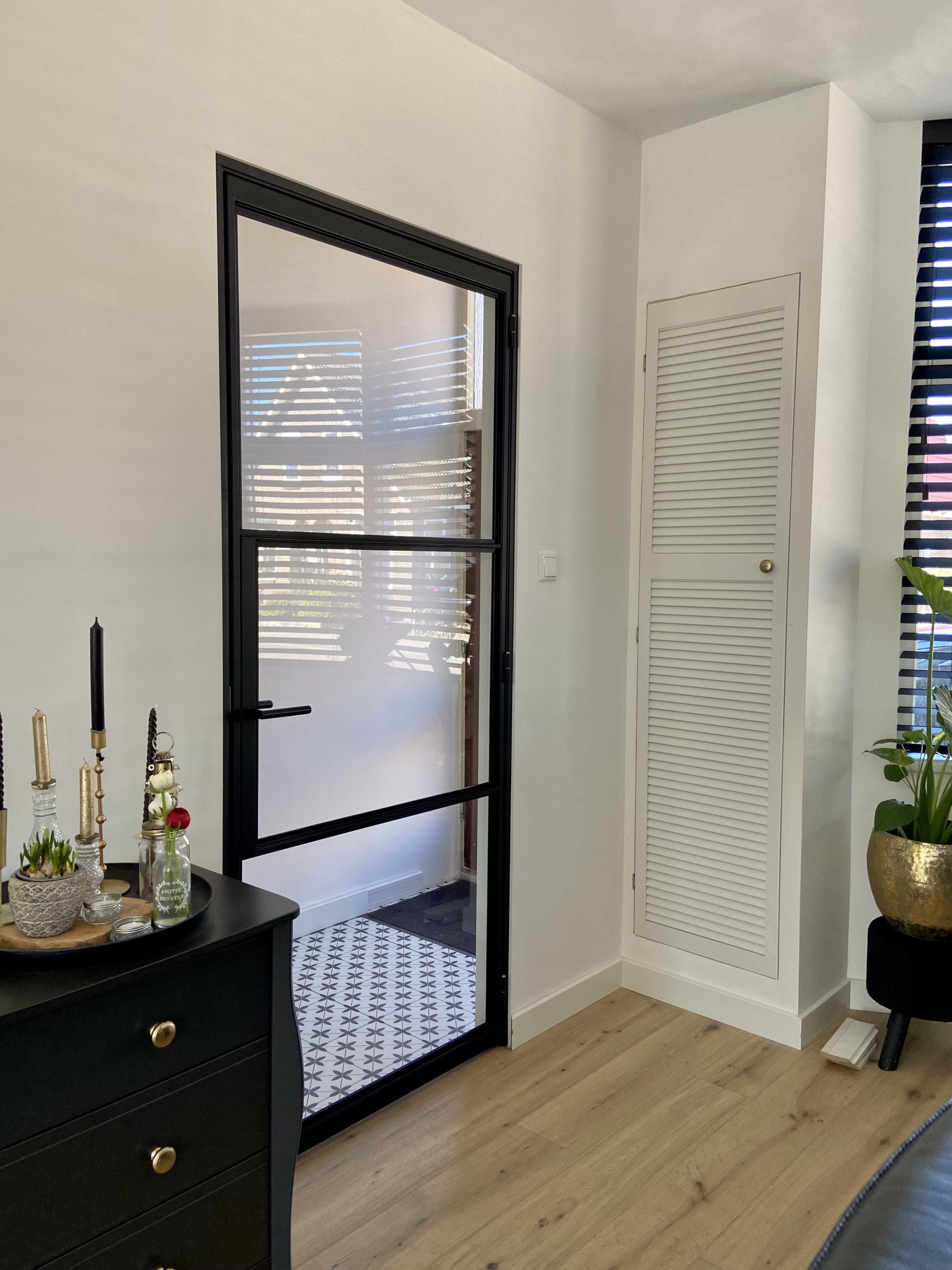 Grote stalen schuifdeur