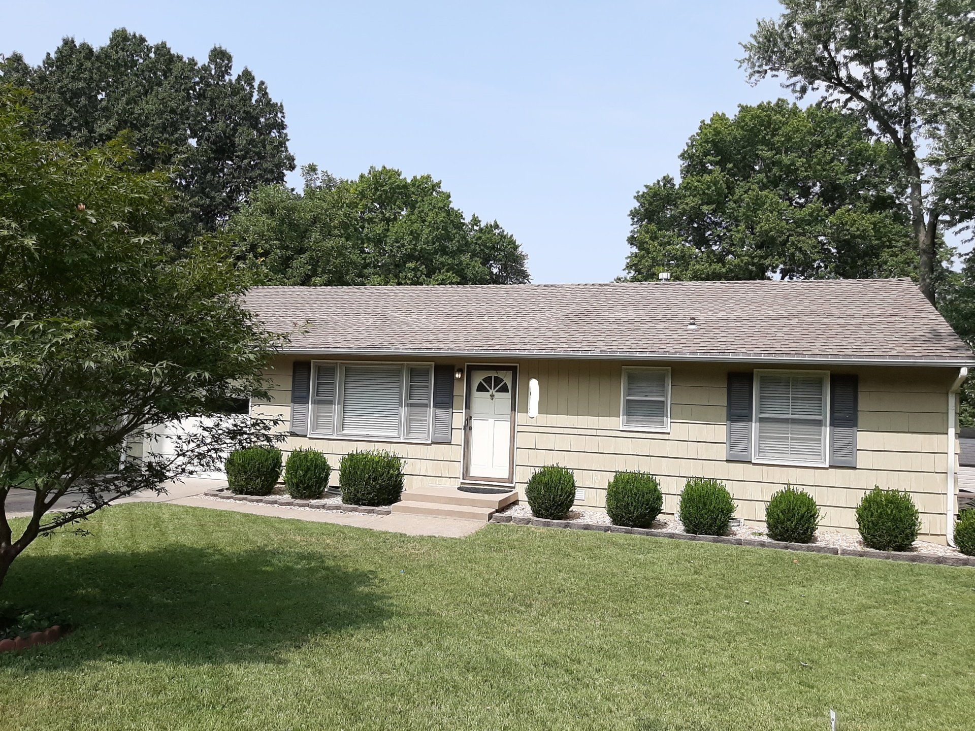 exterior-painting-77th-St-before-Overland-Park-KS