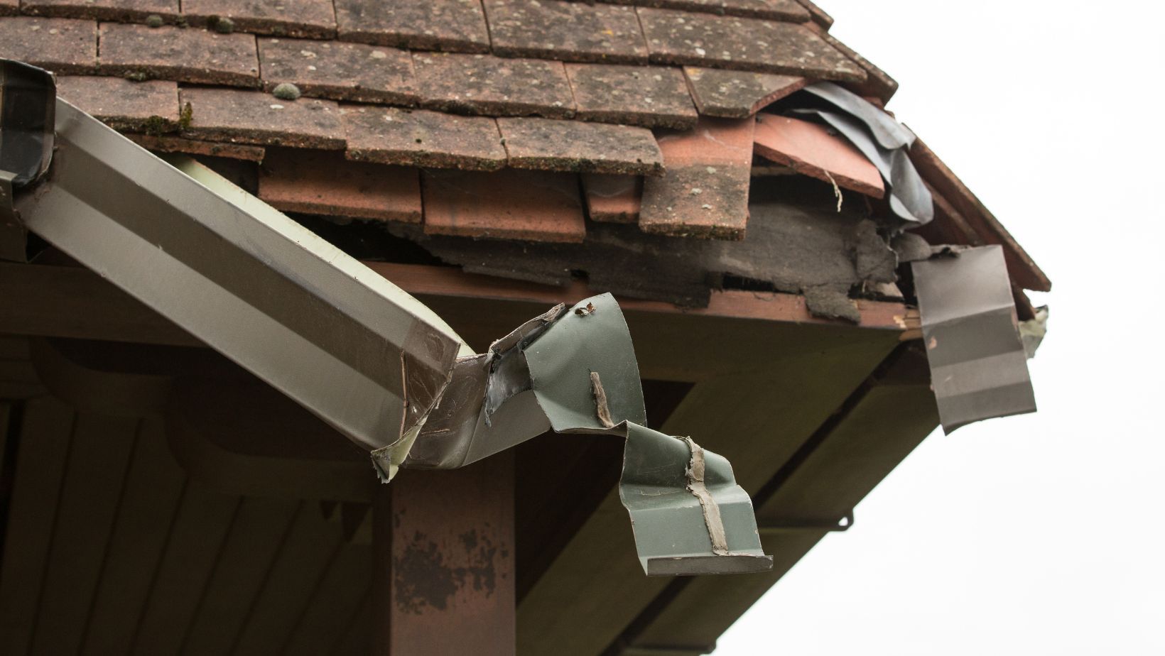 damaged house fascia caused by faulty gutters home pros painting