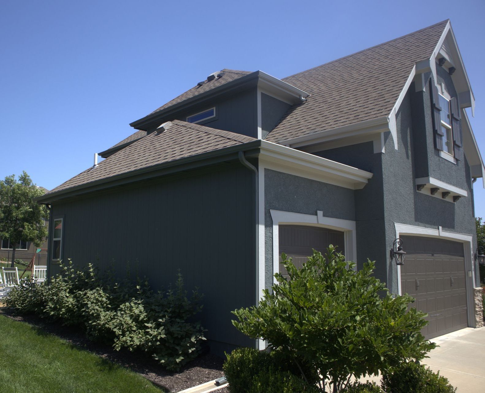 house located in lenexa ks painted by home pros painting using as case staudy