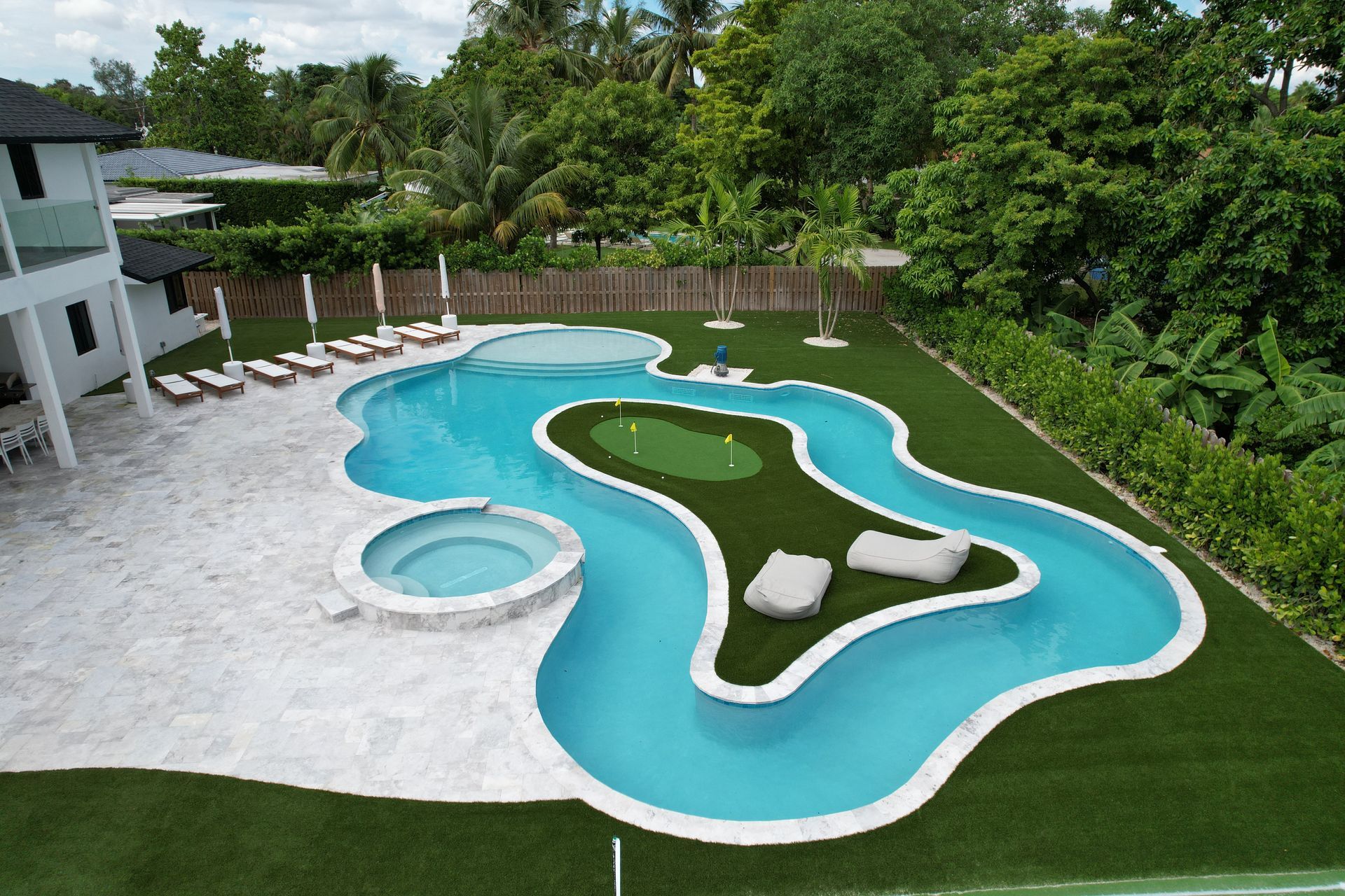 Custom pool built by the best pool contractor in South Florida