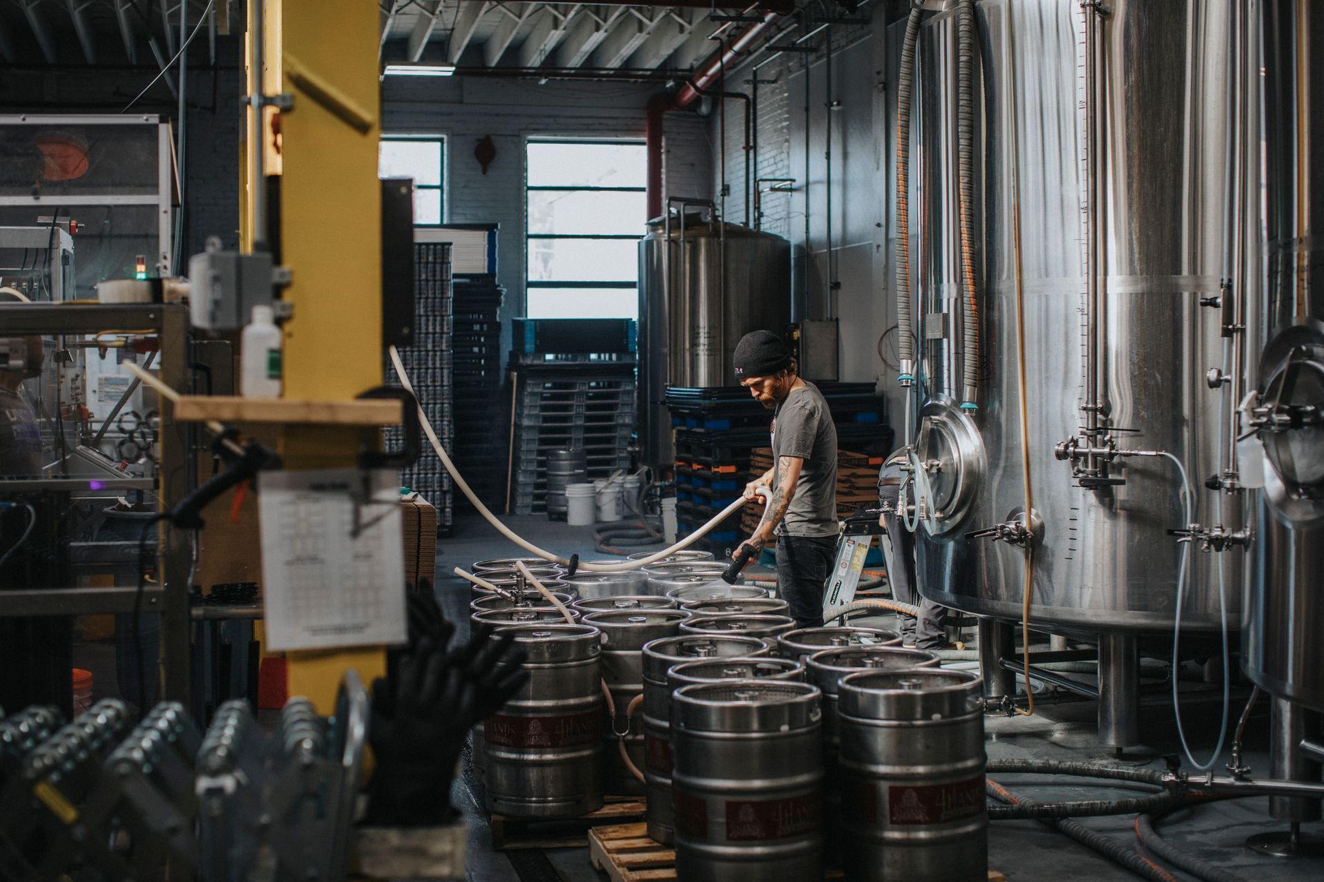 The bar at the 4 Hands Brewery & Tasting Room 