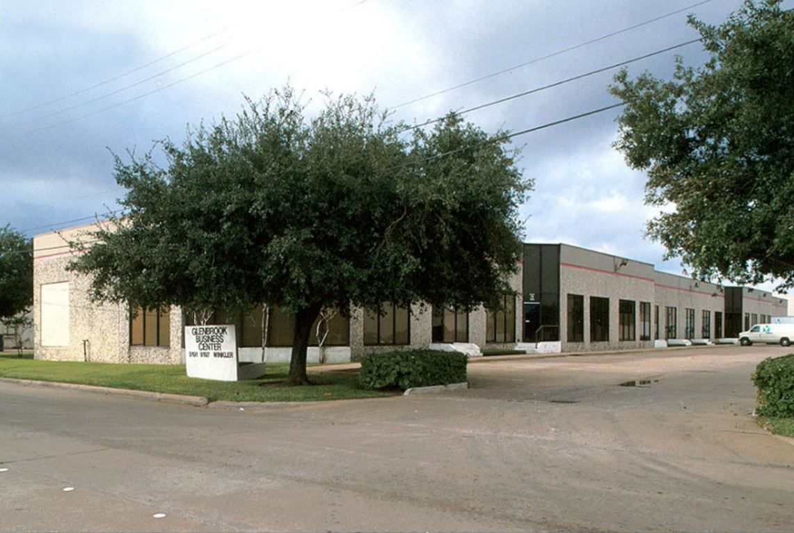 A building with a sign in front of it that says new york