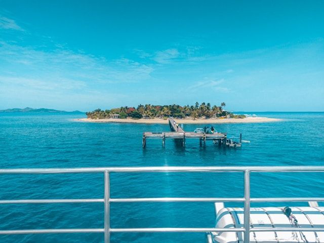 There is a small island in the middle of the ocean.