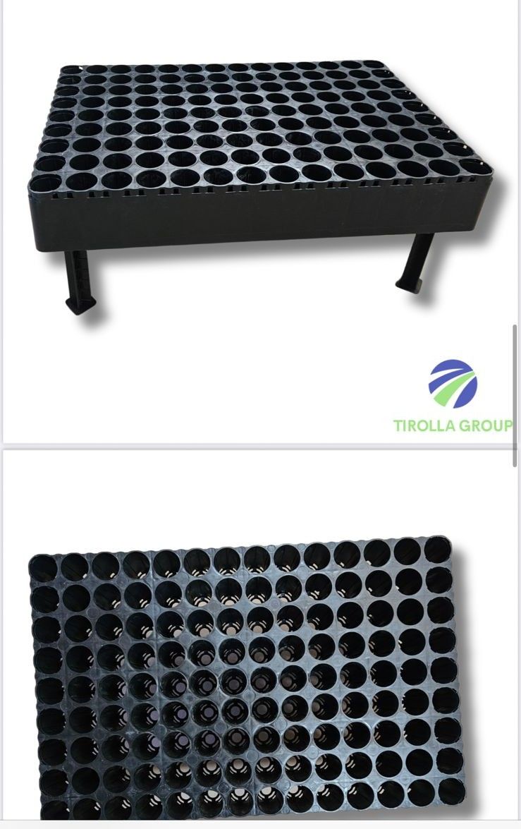 A tray of black plastic cups and a tray of black plastic cups on a white background.